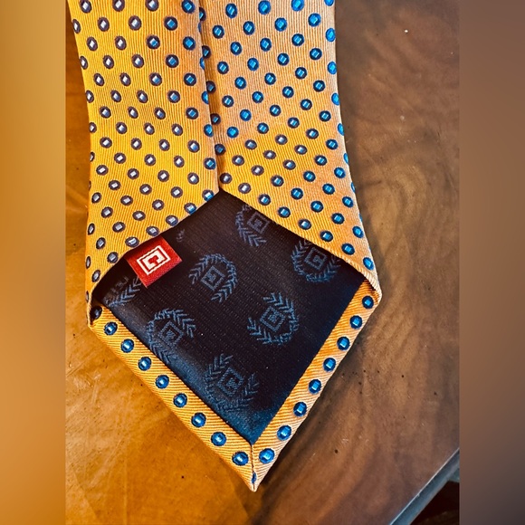 CHAPS Ralph Lauren Silk Tie. Orange with blue dot. Great condition! $12 - Picture 3 of 5
